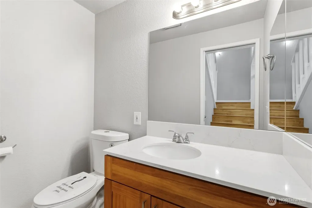 1802 Maple Lane Kent WA 98030