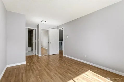 1802 Maple Lane Kent WA 98030