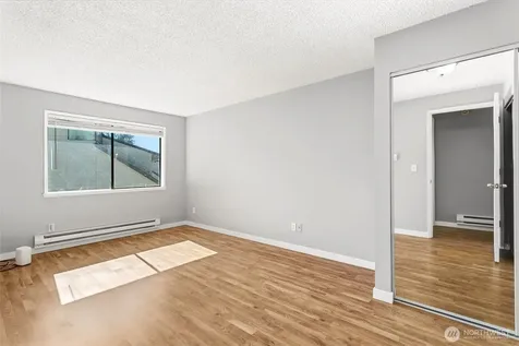 1802 Maple Lane Kent WA 98030