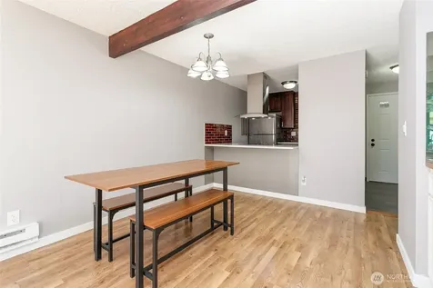 1802 Maple Lane Kent WA 98030