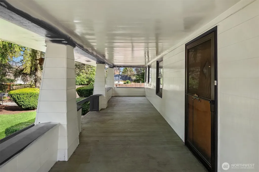 11726 10th Avenue S Seattle WA 98168