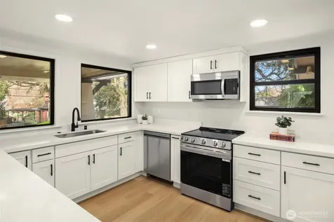 11726 10th Avenue S Seattle WA 98168