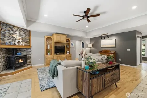 13732 217th Avenue SE Issaquah WA 98027