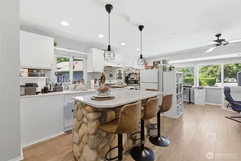 13732 217th Avenue SE Issaquah WA 98027
