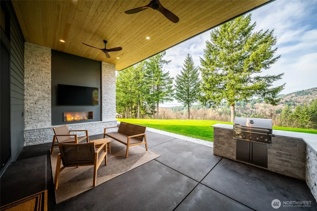 697 Sommerset Road Woodland WA 98674