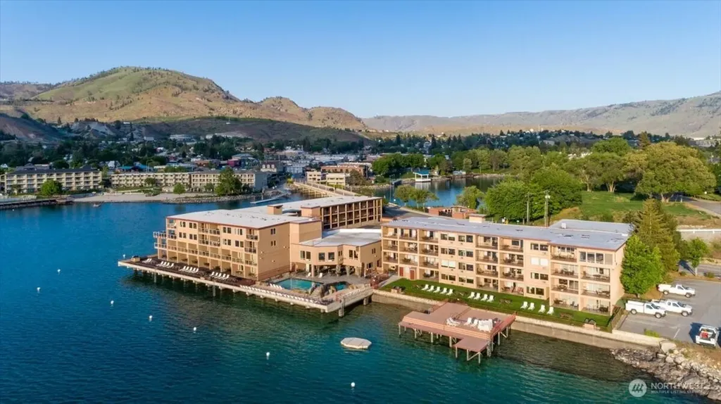 322 W Woodin Avenue Chelan WA 98816