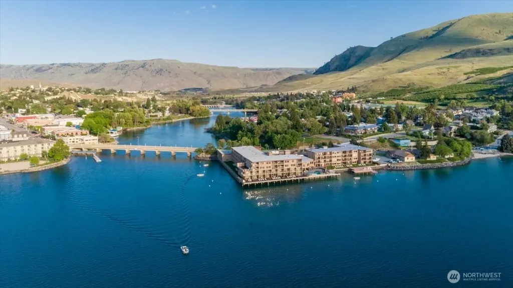 322 W Woodin Avenue Chelan WA 98816