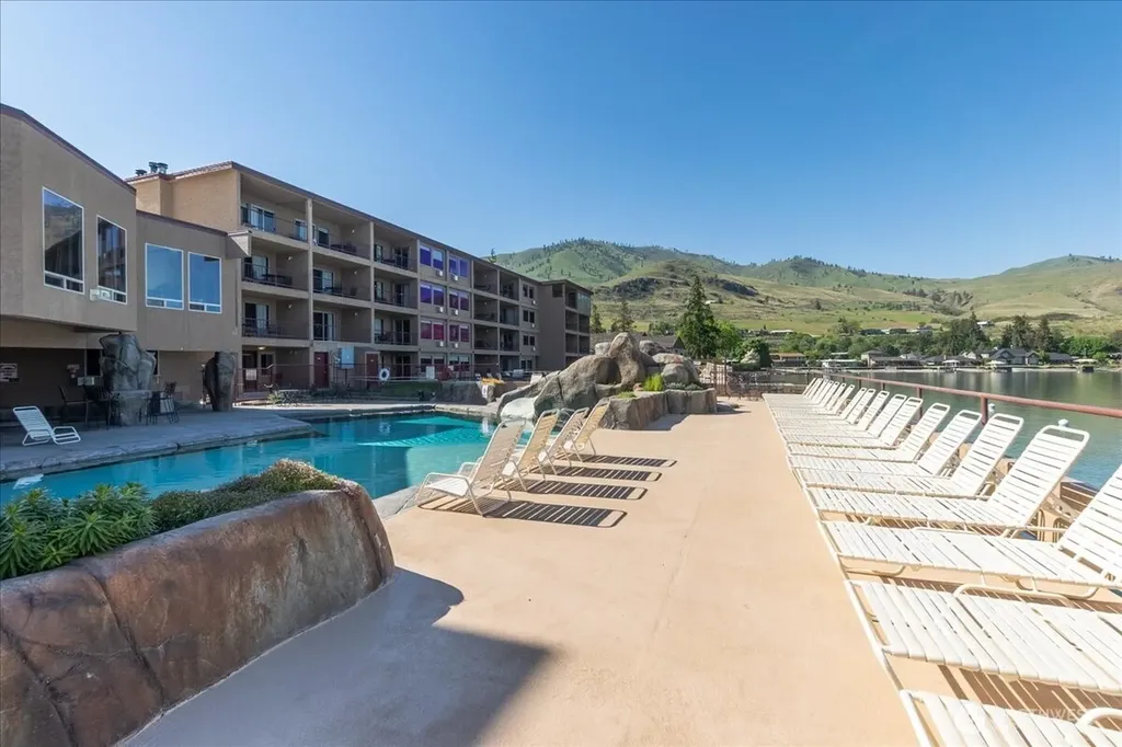 322 W Woodin Avenue Chelan WA 98816