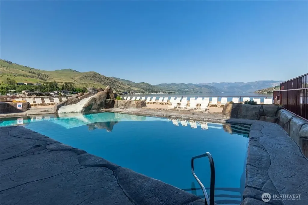 322 W Woodin Avenue Chelan WA 98816