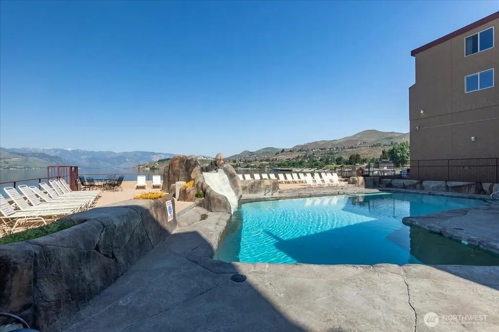322 W Woodin Avenue Chelan WA 98816