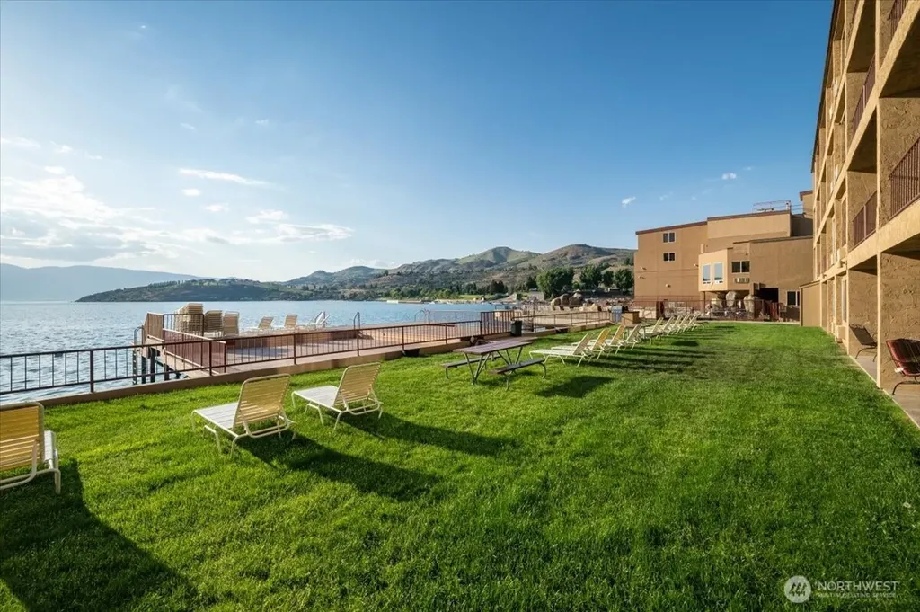 322 W Woodin Avenue Chelan WA 98816