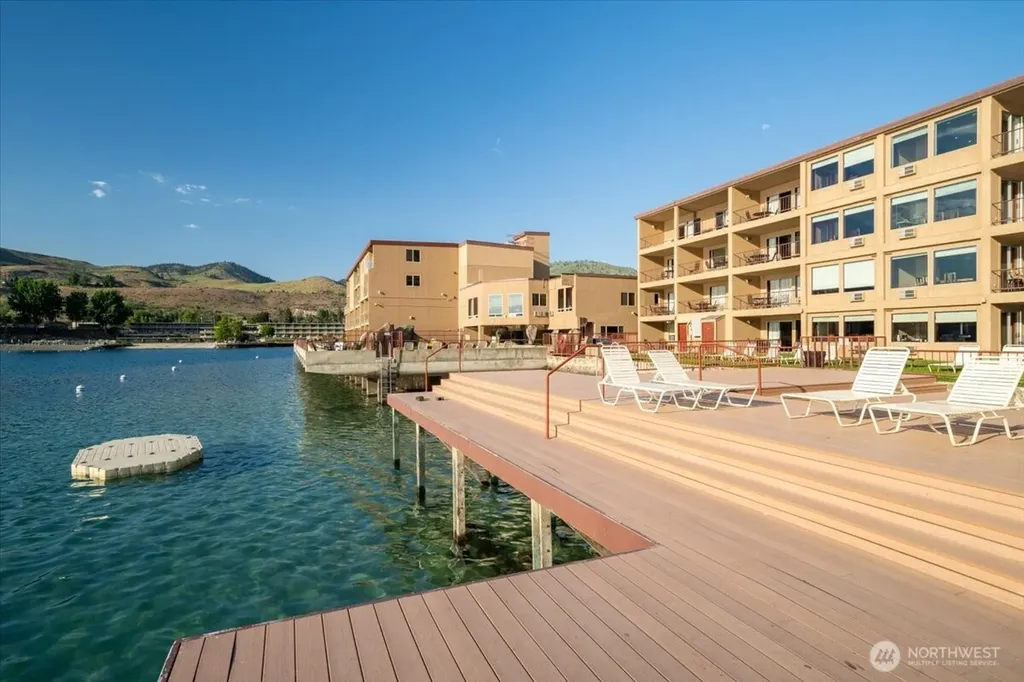 322 W Woodin Avenue Chelan WA 98816