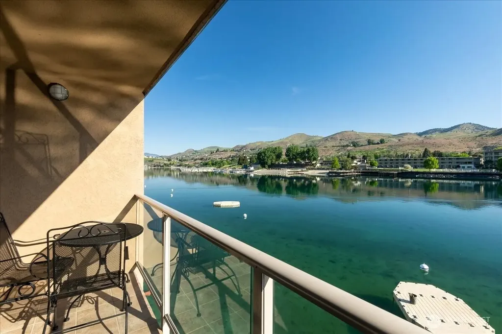 322 W Woodin Avenue Chelan WA 98816