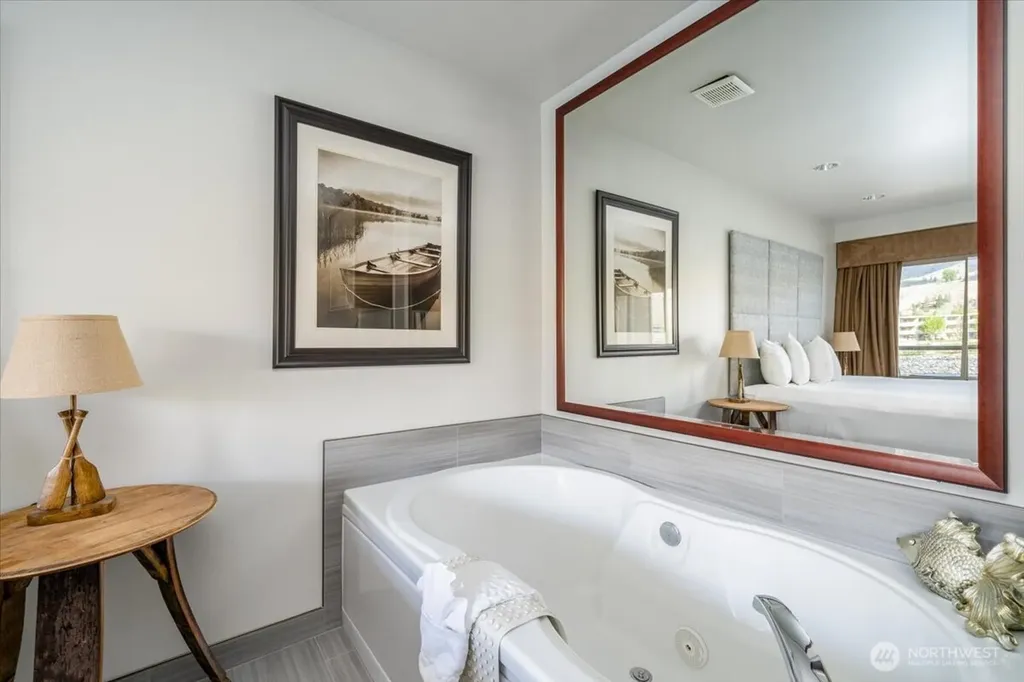322 W Woodin Avenue Chelan WA 98816