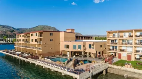 322 W Woodin Avenue Chelan WA 98816