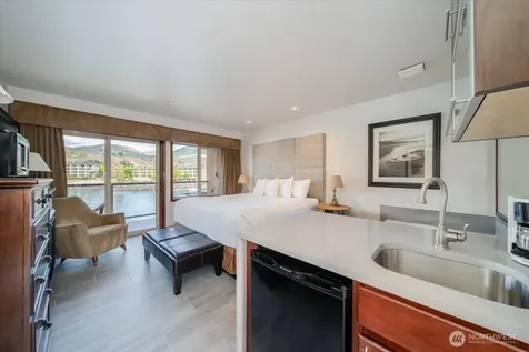 322 W Woodin Avenue Chelan WA 98816