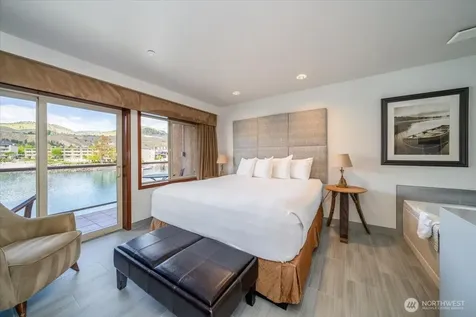322 W Woodin Avenue Chelan WA 98816