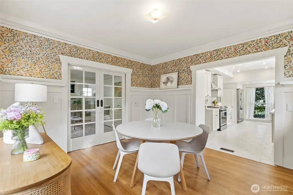 360 Howe Street Seattle WA 98109