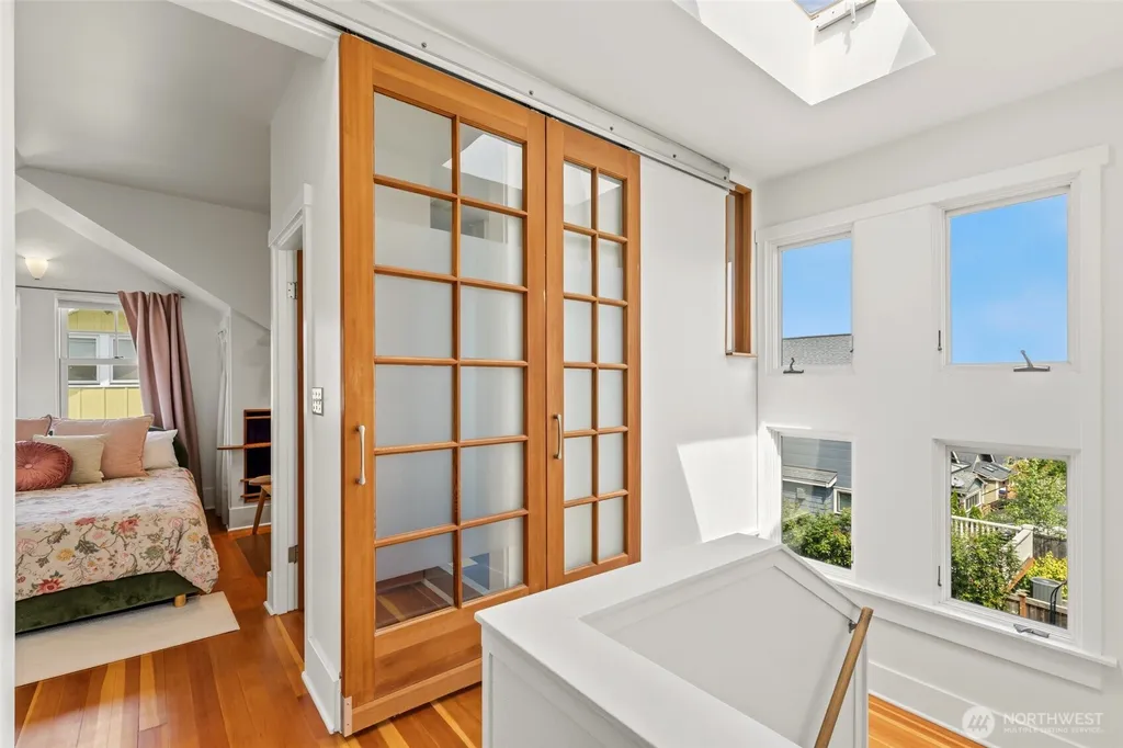 360 Howe Street Seattle WA 98109