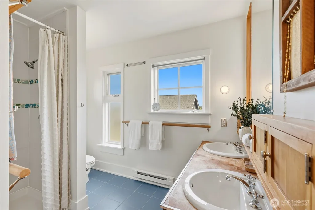 360 Howe Street Seattle WA 98109