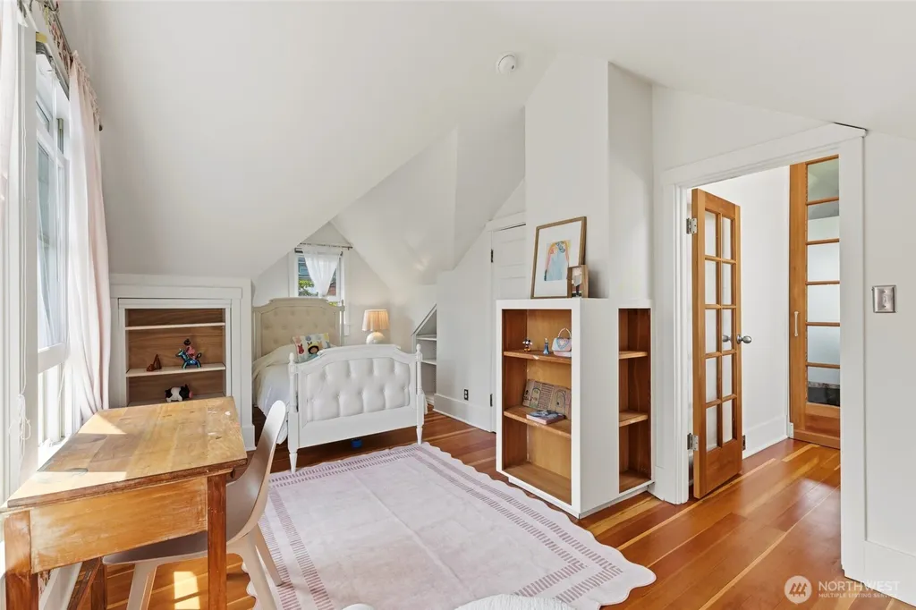 360 Howe Street Seattle WA 98109