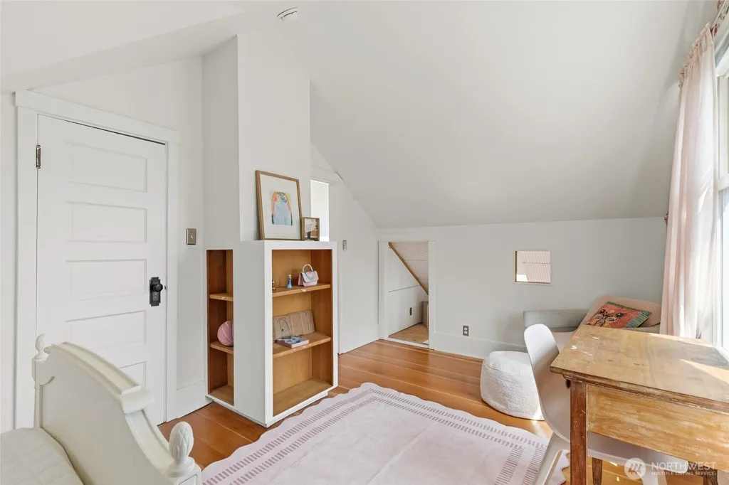 360 Howe Street Seattle WA 98109