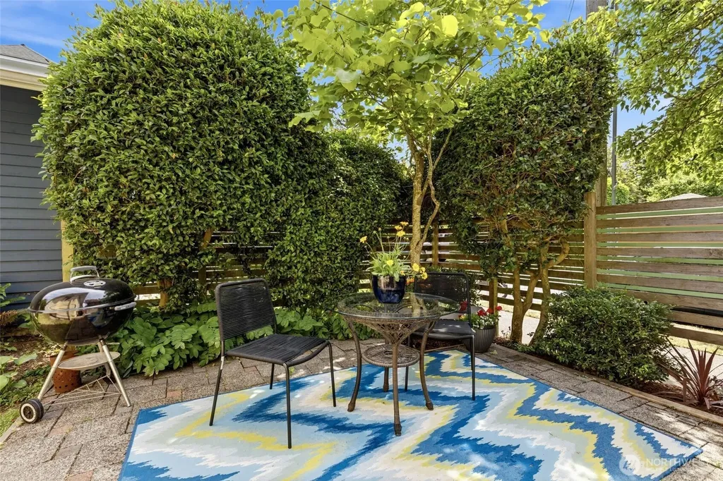 360 Howe Street Seattle WA 98109