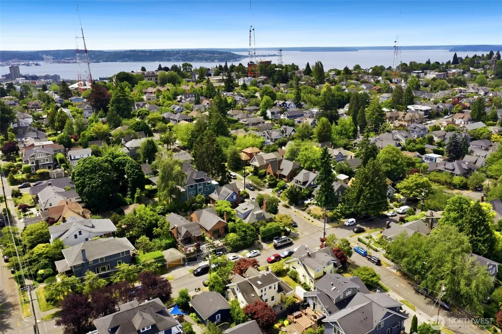360 Howe Street Seattle WA 98109