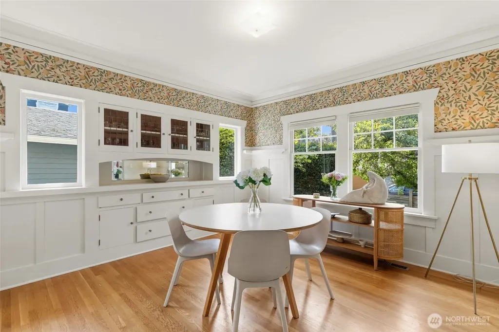 360 Howe Street Seattle WA 98109