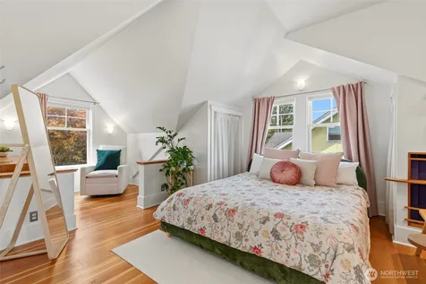 360 Howe Street Seattle WA 98109