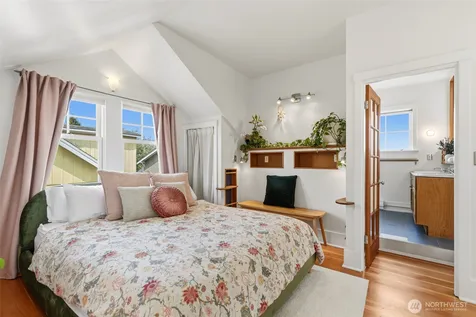 360 Howe Street Seattle WA 98109