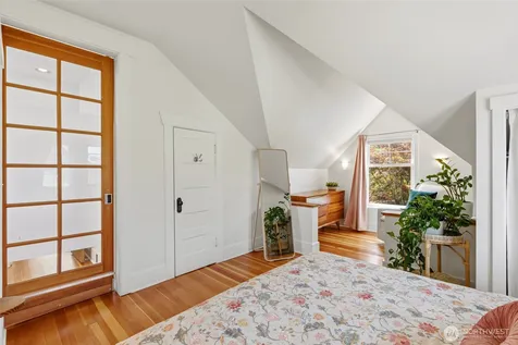 360 Howe Street Seattle WA 98109