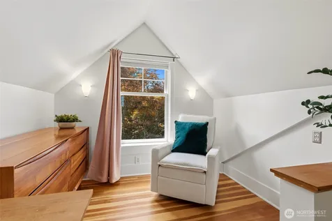 360 Howe Street Seattle WA 98109