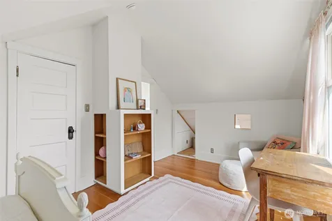 360 Howe Street Seattle WA 98109