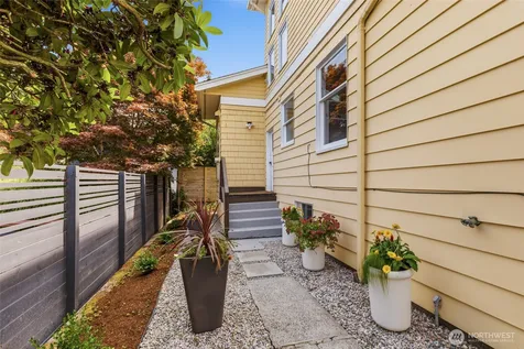 360 Howe Street Seattle WA 98109