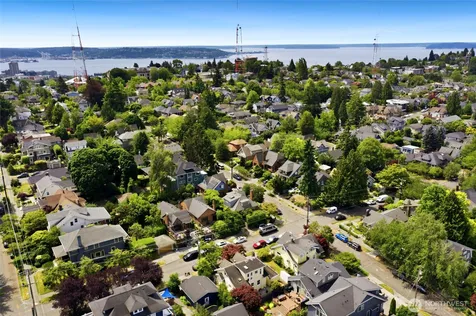 360 Howe Street Seattle WA 98109