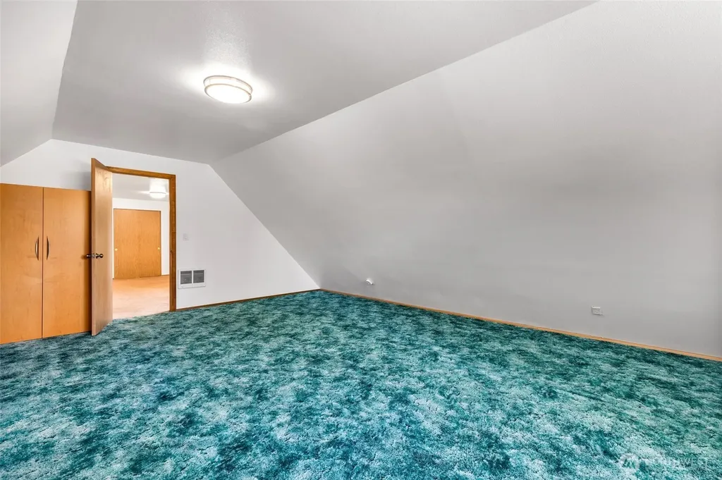 122 Bellflower Road Bothell WA 98012