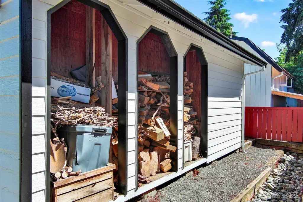 122 Bellflower Road Bothell WA 98012
