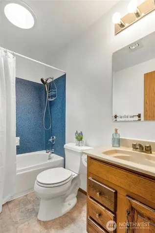 122 Bellflower Road Bothell WA 98012