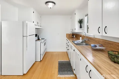 17904 8th Avenue NE Shoreline WA 98155
