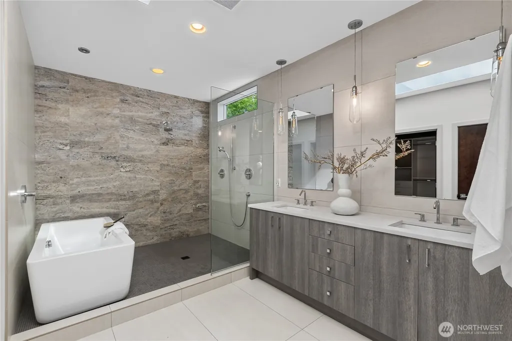 1313 4th Avenue W Seattle WA 98119