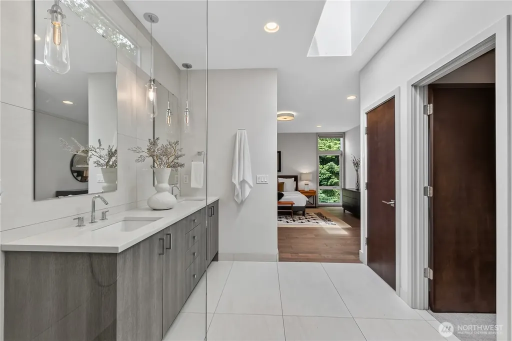 1313 4th Avenue W Seattle WA 98119