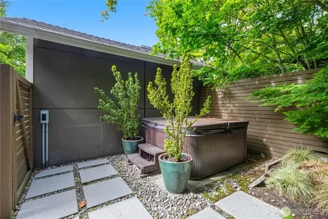 1313 4th Avenue W Seattle WA 98119
