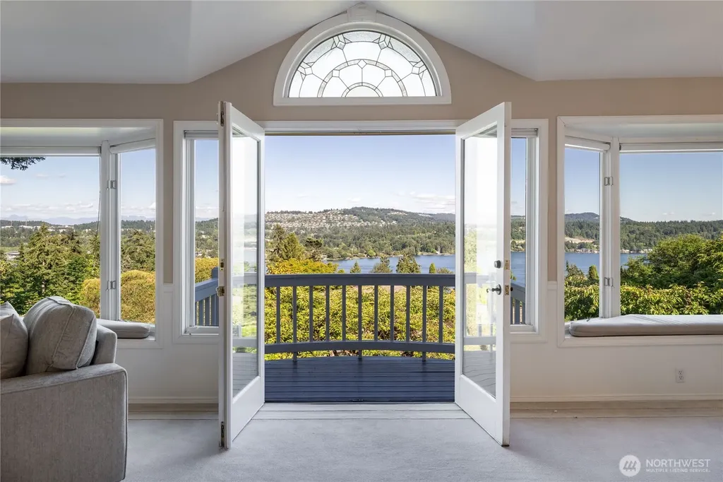 4232 Shoreclub Drive Mercer Island WA 98040