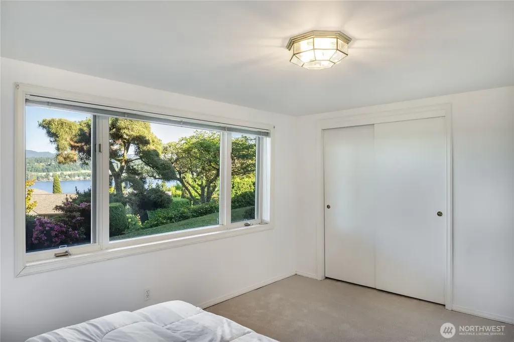 4232 Shoreclub Drive Mercer Island WA 98040