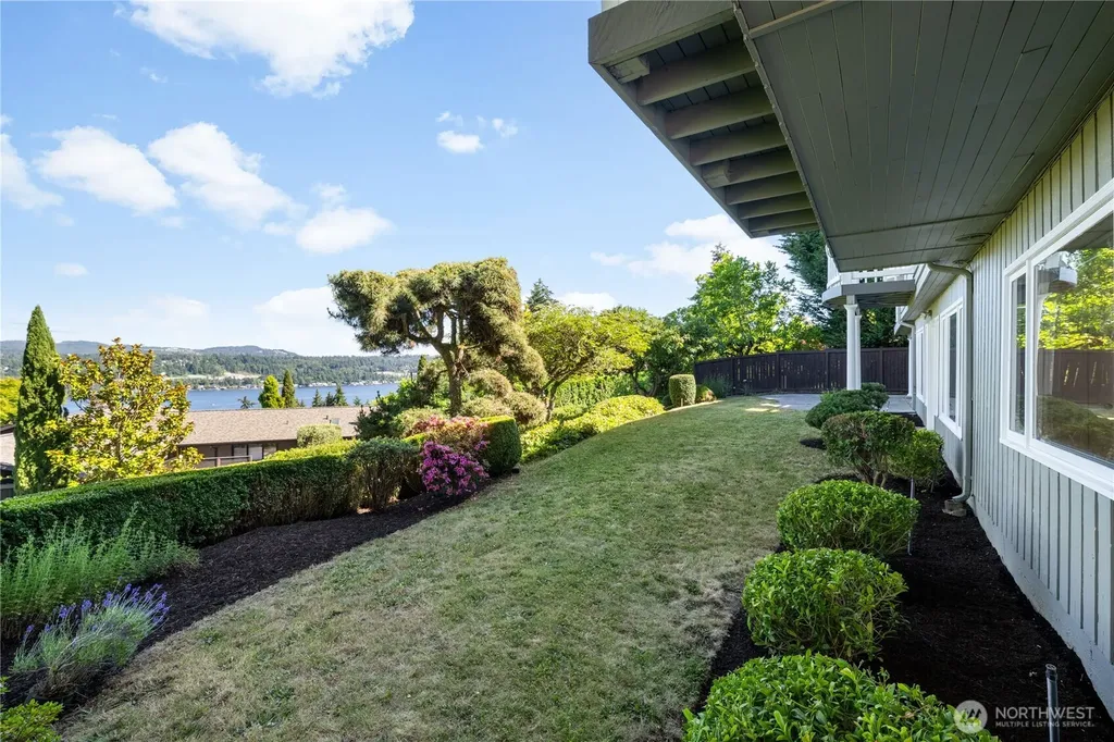 4232 Shoreclub Drive Mercer Island WA 98040