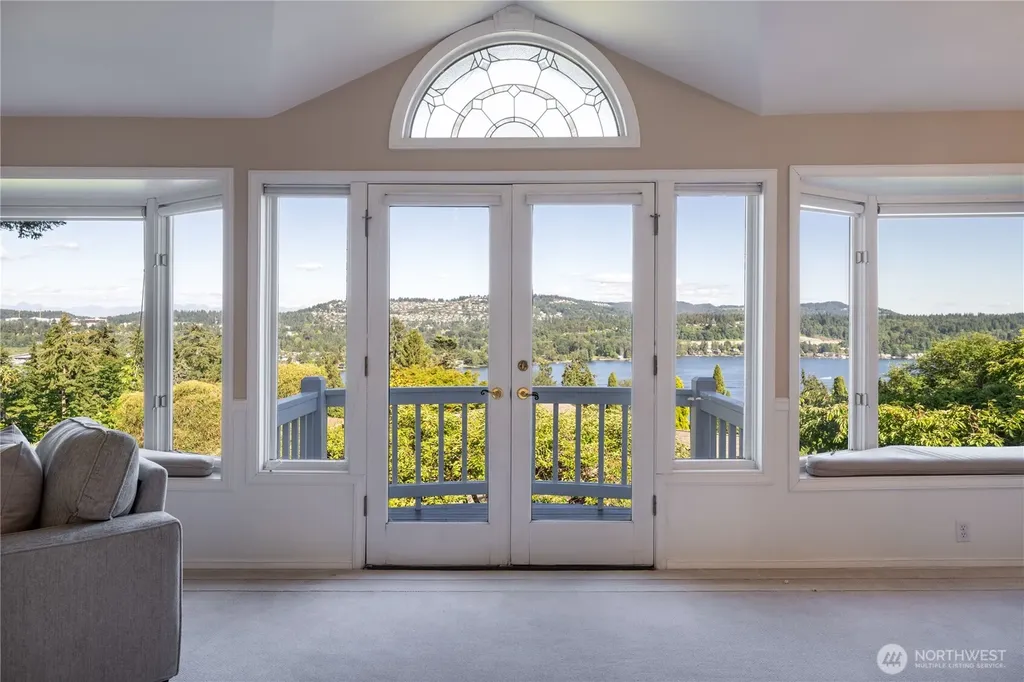 4232 Shoreclub Drive Mercer Island WA 98040