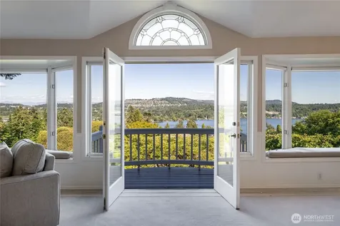 4232 Shoreclub Drive Mercer Island WA 98040