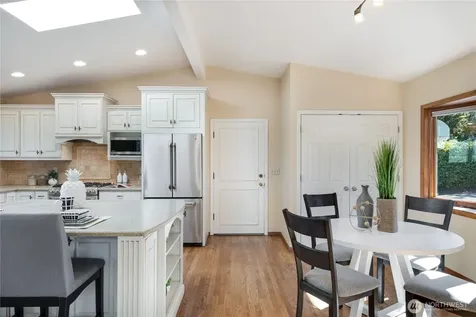 4232 Shoreclub Drive Mercer Island WA 98040