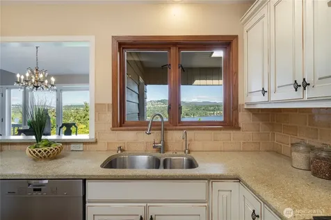 4232 Shoreclub Drive Mercer Island WA 98040